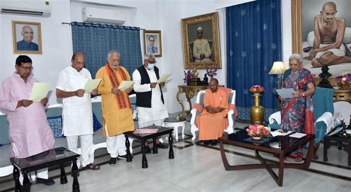 UP governor administers oath of pro-tem speaker including 4 others in the newly formed U.P Assembly