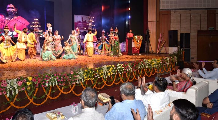 Governor participated in &apos;Uttar Pradesh-Gujarat Friendship Day&apos; program/राज्यपाल ने ‘उत्तर प्रदेश-गुजरात मैत्री दिवस’ कार्यक्रम में किया सहभाग