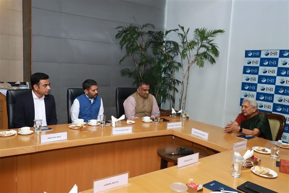 Along with the Governor, 09 Vice Chancellors of the state visited two Educational Institutions of Chandigarh to observe their study culture and facilities./राज्यपाल के साथ प्रदेश के 09 कुलपतियों ने चण्डीगढ़ के दो शिक्षा संस्थानों की व्यवस्थाओं का अवलोकन किया