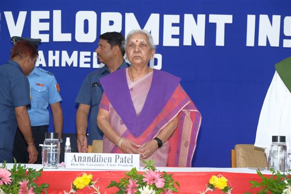  The Governor attended the convocation ceremony of Entrepreneurship Development Institute, Ahmedabad./राज्यपाल ने उद्यमिता विकास संस्थान, अहमदाबाद के दीक्षान्त समारोह में किया प्रतिभाग