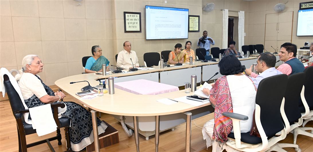 The Governor reviewed self-study report prepared for NAAC grading of Sanjay Gandhi Postgraduate Institute, Lucknow / राज्यपाल ने संजय गांधी पोस्टग्रेजुएट इंस्टिट्यूट, लखनऊ की नैक ग्रेडिंग हेतु तैयार सेल्फ स्टडी रिपोर्ट की समीक्षा की