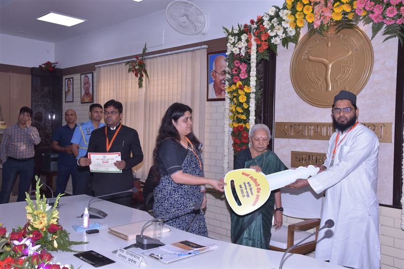 The Governor inaugurated the SNCU Ward in the Combined District Hospital Hapur/राज्यपाल ने हापुड़ स्थित संयुक्त जिला चिकित्सालय में एस0एन0सी0य0ू वार्ड का लोकार्पण किया