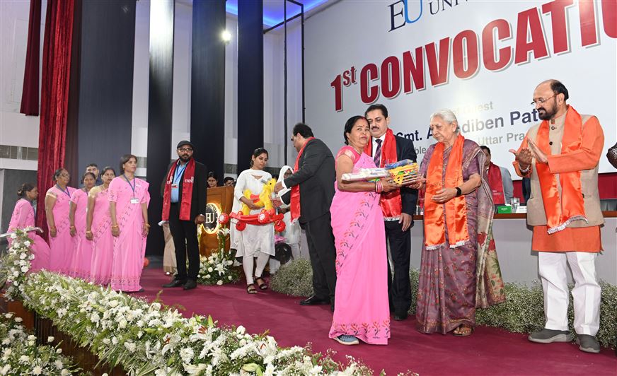 First convocation ceremony of Era University held in the presence of Governor, Smt. Anandiben Patel/राज्यपाल श्रीमती आनंदीबेन पटेल की उपस्थिति में एरा विश्विविद्यालय का प्रथम दीक्षांत समारोह सम्पन्न