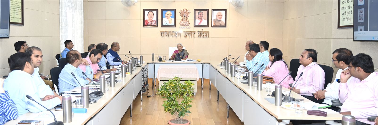 The Governor reviewed SSR prepared for NAAC grading of Chhatrapati Shahu Ji Maharaj University Kanpur/राज्यपाल ने छत्रपति शाहू जी महाराज विश्वविद्यालय, कानपुर की नैक ग्रेडिंग हेतु तैयार एस0एस0आर0 की समीक्षा की