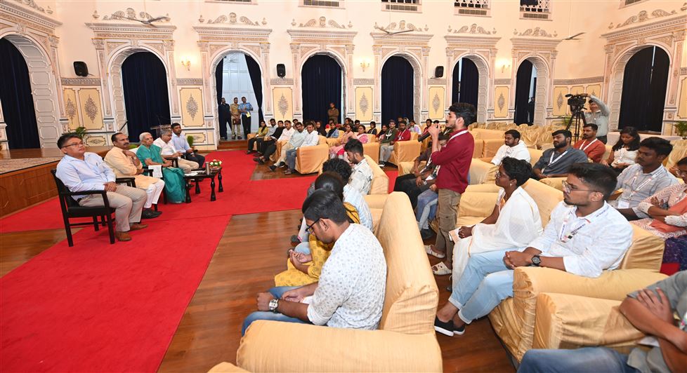 Students of Indian Institute of Technology Palakkad, Kerala met the Governor/राज्यपाल से भारतीय प्रौद्योगिकी संस्थान पालक्काड, केरल के विद्यार्थियों ने भेंट की