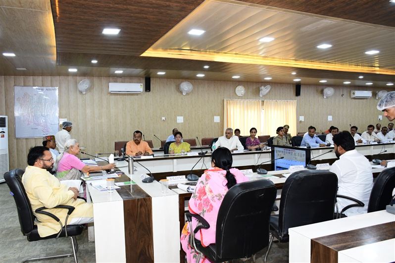 Governor reviewed government schemes related to public interest in Shravasti district/राज्यपाल ने जनपद श्रावस्ती में जनहित से जुड़ी सरकारी योजनाओं की समीक्षा की