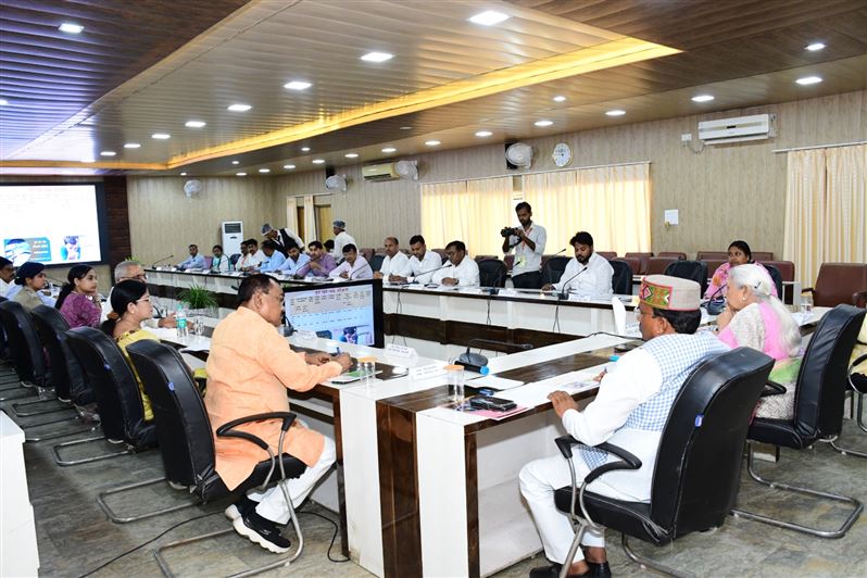 Governor reviewed government schemes related to public interest in Shravasti district/राज्यपाल ने जनपद श्रावस्ती में जनहित से जुड़ी सरकारी योजनाओं की समीक्षा की