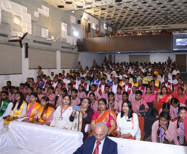42nd convocation ceremony of Deen Dayal Upadhyay Gorakhpur University Gorakhpur concluded under the chairmanship of the Governor/राज्यपाल की अध्यक्षता में दीनदयाल उपाध्याय गोरखपुर विश्वविद्यालय, गोरखपुर का 42वाँ दीक्षांत समारोह सम्पन्न