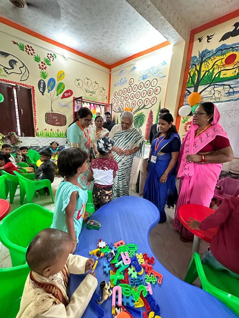The Governor inspected the primary school and Anganwadi center of Adarsh village Ledwa, block Saltoa Gopalpur in Basti district/राज्यपाल ने जनपद बस्ती में आदर्श ग्राम लेदवा, ब्लॉक सल्टौआ गोपालपुर के प्राइमरी विद्यालय व आंगनवाड़ी केन्द्र का निरीक्षण किया