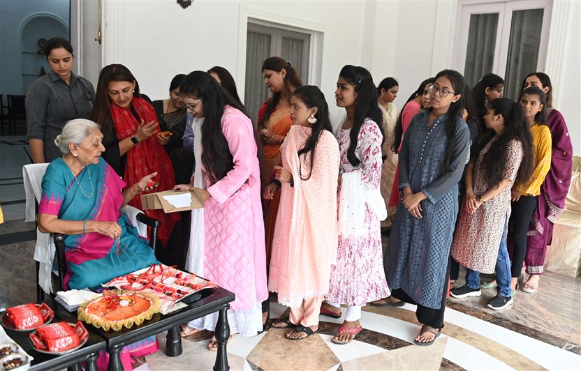 Rakhi festival celebrated with joy at Raj Bhavan/राजभवन में हर्षोल्लास से मनाया गया राखी का त्यौहार