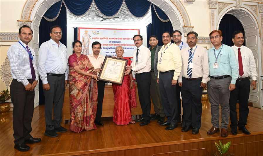 The Governor encouraged and honored the NAAC rated colleges affiliated to Dr APJ Abdul Kalam Technical University/राज्यपाल ने डॉ0 ए.पी.जे. अब्दुल कलाम प्राविधिक विश्वविद्यालय से सम्बद्ध नैक मूल्यांकित महाविद्यालयों का उत्साहवर्द्धन और सम्मान किया