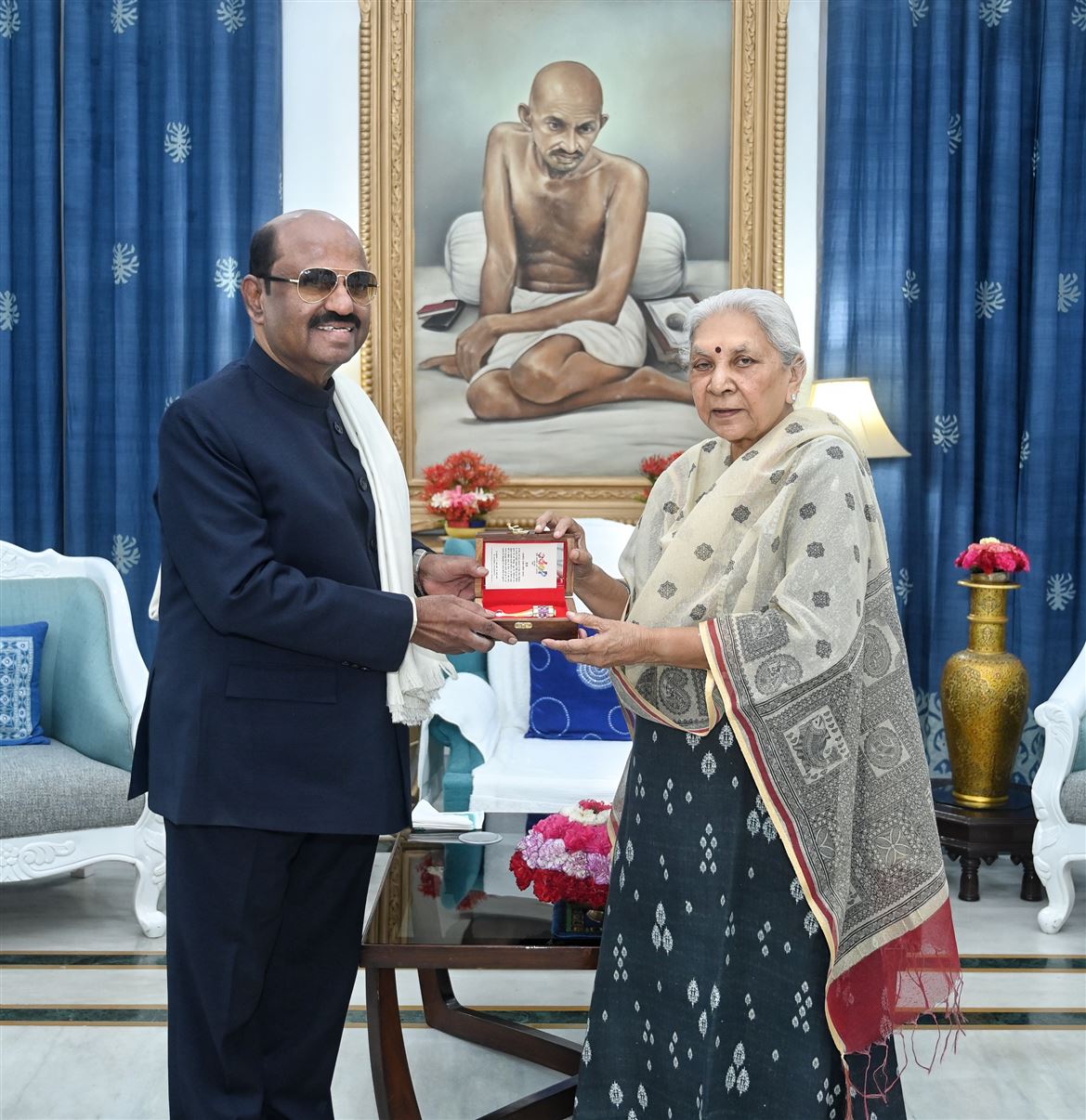 Courtesy meeting of Governor of West Bengal Dr C V Anand Bose at Raj Bhavan Lucknow with Governor Smt Anandiben Patel today/राज्यपाल श्रीमती आनंदीबेन पटेल जी से आज राजभवन, लखनऊ में पश्चिम बंगाल के राज्यपाल डा0 सी0वी0 आनंद बोस जी की शिष्टाचार भेंट