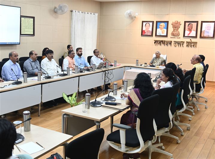 The Governor reviewed the presentation for NAAC of Siddharthnagar University Kapilvastu Siddharthnagar/राज्यपाल ने सिद्धार्थनगर विश्वविद्यालय कपिलवस्तु, सिद्धार्थनगर के नैक हेतु प्रस्तुतिकरण की समीक्षा की