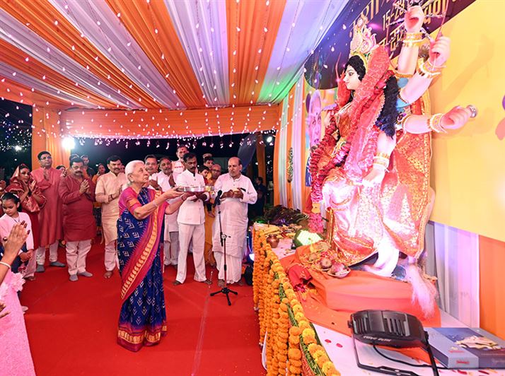 Garba Mahotsav organized at Raj Bhavan on the second day of Navratri./राजभवन में नवरात्रि के दूसरे दिन भी हुआ गरबा महोत्सव का आयोजन