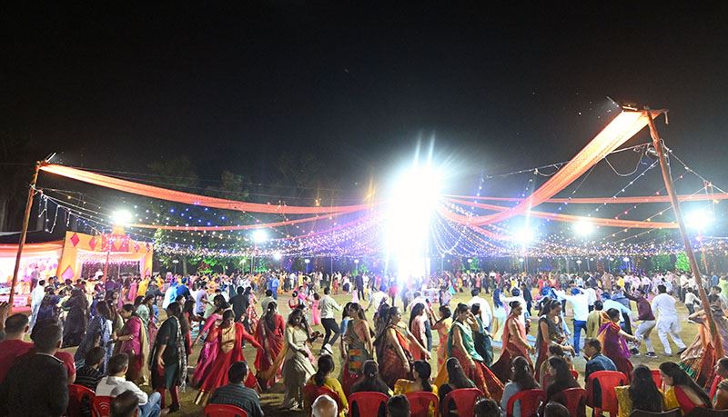 Garba festival continues at Raj Bhavan on the fifth day of Navratri/राजभवन में नवरात्रि के पांचवें दिन भी गरबा महोत्सव की रही धूम