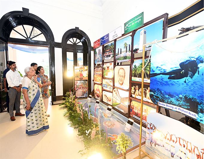 Foundation Day celebrations of Union Territories of Lakshadweep, Puducherry and Andaman and Nicobar Islands were organized at Raj Bhavan./राजभवन में केन्द्र शासित प्रदेश लक्षद्वीप, पुडुचेरी एवं अण्डमान निकोबार द्वीप समूह के स्थापना दिवस समारोह का हुआ आयोजन