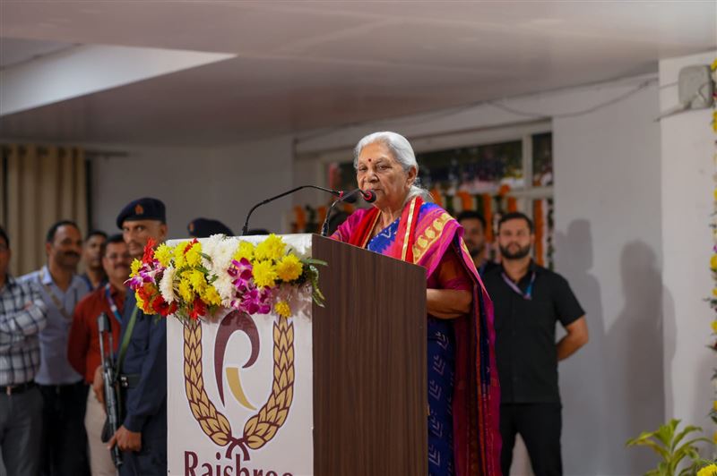 Governor Smt. Anandiben Patel distributed degrees in the first convocation of Rajshree Medical Research Institute, Bareilly./राज्यपाल श्रीमती आनंदीबेन पटेल ने राजश्री मेडिकल रिसर्च इंस्टीट्यूट, बरेली के प्रथम दीक्षांत समारोह में किया उपाधि वितरण