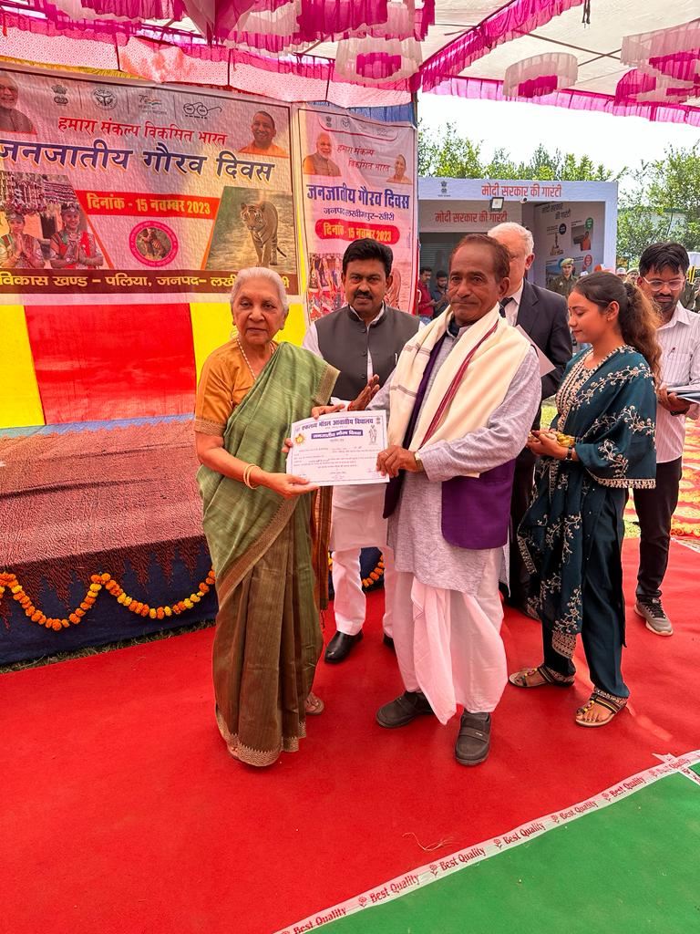 The Governor inaugurated &quot;Janjati Gaurav Diwas&quot; in village Dhuskiya of Lakhimpur Kheri./राज्यपाल ने  लखीमपुर खीरी के ग्राम धुसकिया में &quot;जनजाति गौरव दिवस&quot; का शुभारंभ किया।