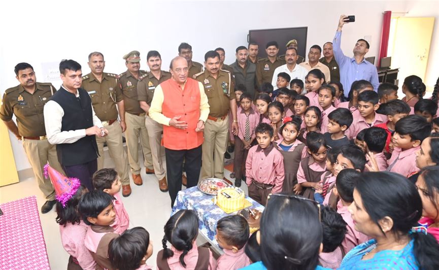 Children celebrated Governor&apos;s birthday with excitement and enthusiasm at Raj Bhavan/राजभवन में उत्साह और उमंग के साथ बच्चों ने मनाया राज्यपाल का जन्मदिन