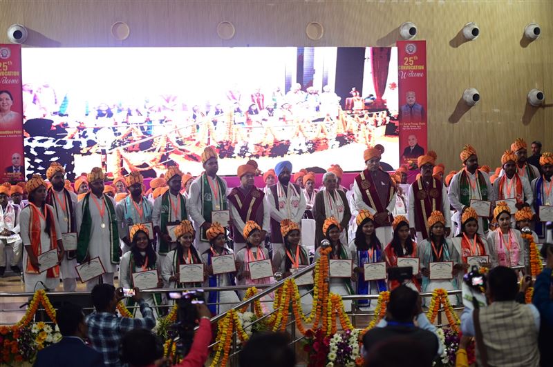 The 25th convocation of Acharya Narendra Dev University of Agriculture and Technology, Kumarganj, Ayodhya was held under the chairmanship of the Governor./राज्यपाल की अध्यक्षता में आचार्य नरेन्द्र देव कृषि एवं प्रौद्योगिकी विश्वविद्यालय, कुमारगंज, अयोध्या का 25वाँ दीक्षांत समारोह सम्पन्न