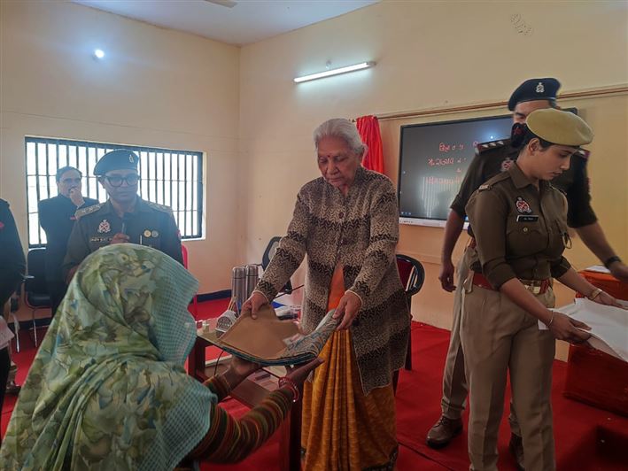 The Governor inspected the District Jail and Anganwadi Center in Chitrakoot district./राज्यपाल ने जनपद चित्रकूट में जिला कारागार व आंगनावाड़ी केन्द्र का किया निरीक्षण