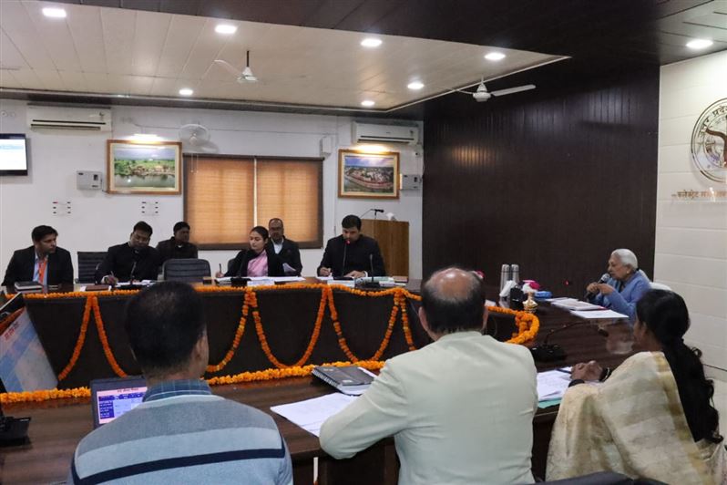 Governor held a review meeting of various welfare schemes in Chitrakoot district./राज्यपाल ने जनपद चित्रकूट में विभिन्न कल्याणकारी योजनाओं की समीक्षा बैठक की