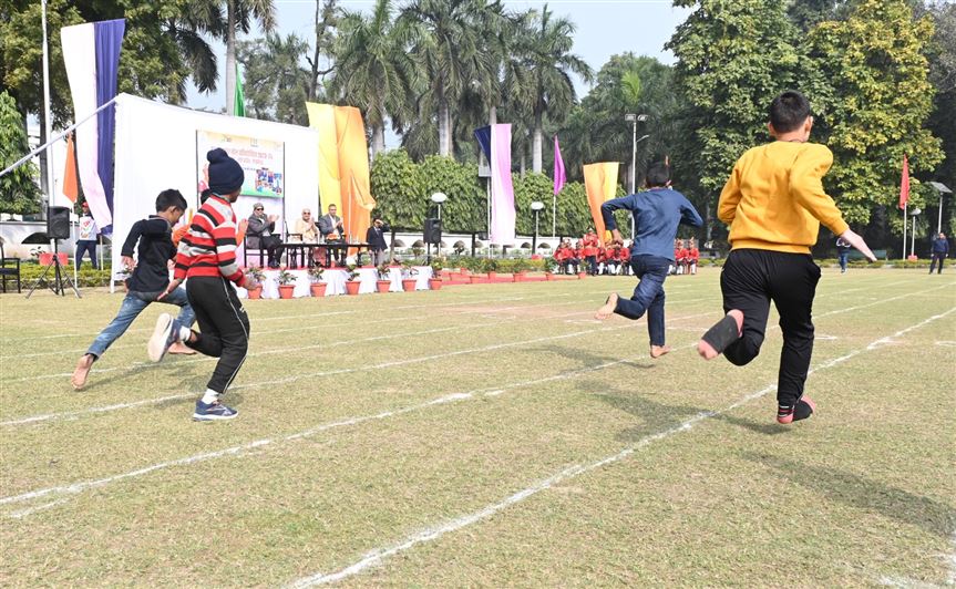 Governor inaugurated traditional sports competition 2023-24 at Raj Bhavan/राज्यपाल ने राजभवन में परंपरागत खेल प्रतियोगिता 2023-24 का किया शुभारंभ