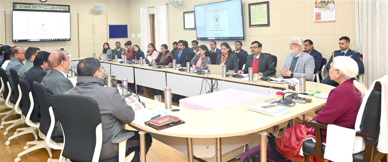 Governor reviewed the presentation for NAAC assessment of Prof. Rajendra Prasad (Rajju Bhayya) University, Prayagraj./राज्यपाल ने प्रो0 राजेन्द्र प्रसाद (रज्जू भय्या) विश्वविद्यालय, प्रयागराज के नैक मूल्यांकन हेतु प्रस्तुतिकरण की समीक्षा की