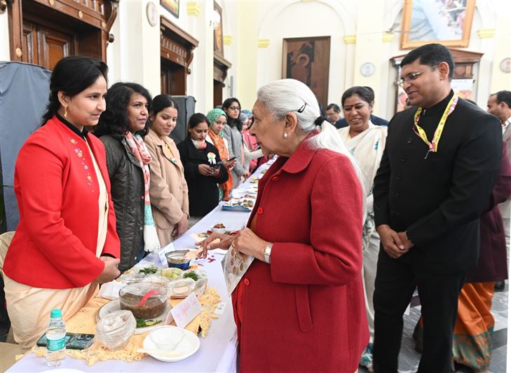 Under the inspiration of the Governor, a competition of dishes made from &apos;ShreeAnn-Millets&apos; was organized at Raj Bhavan./राज्यपाल की प्रेरणा से राजभवन में आयोजित हुई ‘श्रीअन्न- मिलेट्स‘ से बने व्यंजनों की प्रतियोगिता