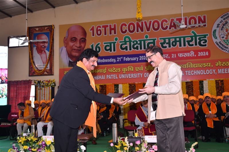 The 16th convocation of Sardar Vallabhbhai Patel University of Agriculture and Technology, Meerut concluded under the chairmanship of the Governor./राज्यपाल की अध्यक्षता में सरदार वल्लभभाई पटेल कृषि एवं प्रौद्योगिक विश्वविद्यालय, मेरठ का 16वां दीक्षांत समारोह सम्पन्न
