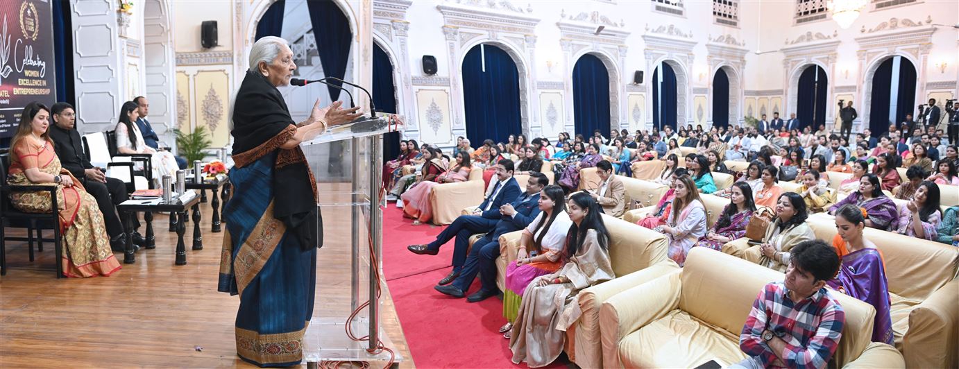 Governor honored women entrepreneurs/राज्यपाल ने महिला उद्यमियों को सम्मानित किया