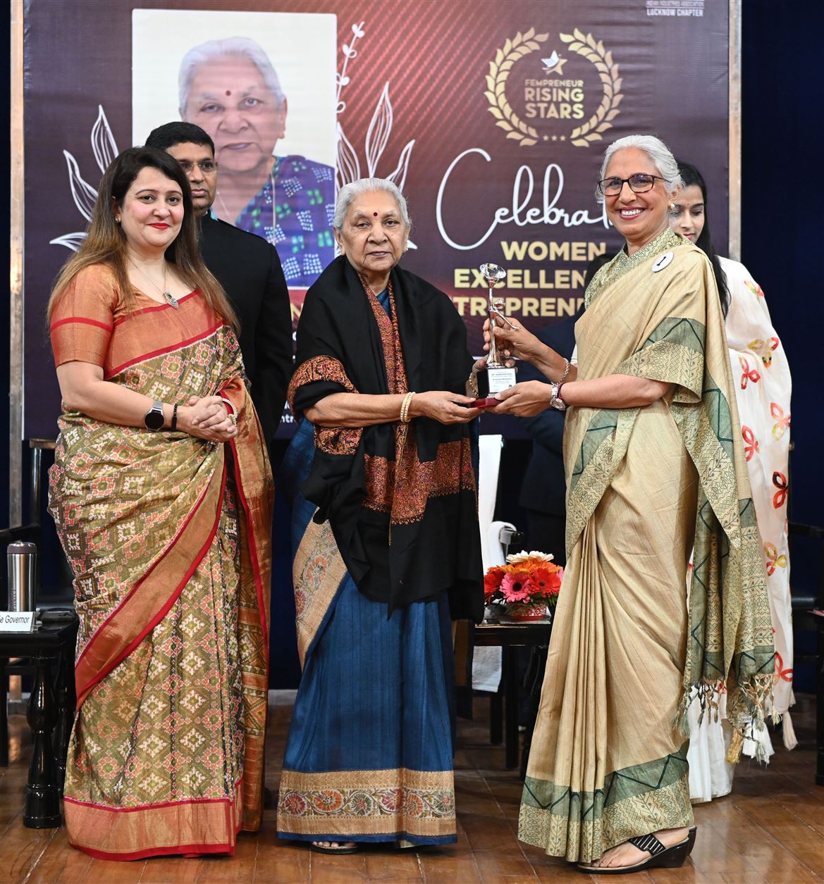 Governor honored women entrepreneurs/राज्यपाल ने महिला उद्यमियों को सम्मानित किया