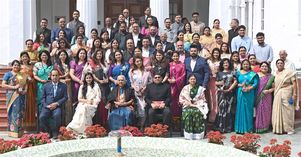 Governor honored women entrepreneurs/राज्यपाल ने महिला उद्यमियों को सम्मानित किया