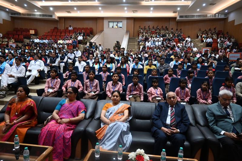 The 13th convocation of Uttar Pradesh Pandit Deendayal Upadhyaya Veterinary Sciences University and Cow Research Institute, Mathura concluded under the chairmanship of the Governor./राज्यपाल की अध्यक्षता में उत्तर प्रदेश पंडित दीनदयाल उपाध्याय पशु चिकित्सा विज्ञान विश्वविद्यालय एवं गो अनुसंधान संस्थान, मथुरा का 13वां दीक्षान्त समारोह सम्पन्न