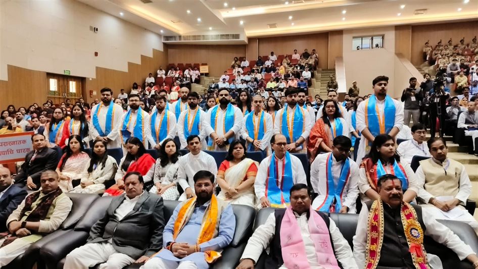 The 13th convocation of Uttar Pradesh Pandit Deendayal Upadhyaya Veterinary Sciences University and Cow Research Institute, Mathura concluded under the chairmanship of the Governor./राज्यपाल की अध्यक्षता में उत्तर प्रदेश पंडित दीनदयाल उपाध्याय पशु चिकित्सा विज्ञान विश्वविद्यालय एवं गो अनुसंधान संस्थान, मथुरा का 13वां दीक्षान्त समारोह सम्पन्न