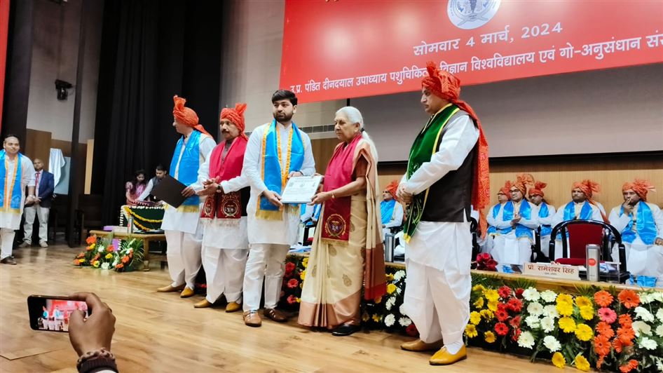 The 13th convocation of Uttar Pradesh Pandit Deendayal Upadhyaya Veterinary Sciences University and Cow Research Institute, Mathura concluded under the chairmanship of the Governor./राज्यपाल की अध्यक्षता में उत्तर प्रदेश पंडित दीनदयाल उपाध्याय पशु चिकित्सा विज्ञान विश्वविद्यालय एवं गो अनुसंधान संस्थान, मथुरा का 13वां दीक्षान्त समारोह सम्पन्न